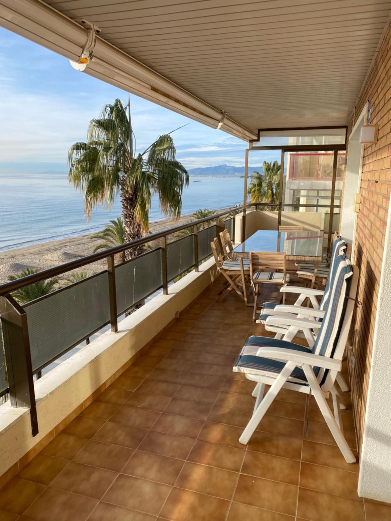 Apartamento Para 8 Sobre El Mar Apartment Salou Luaran gambar